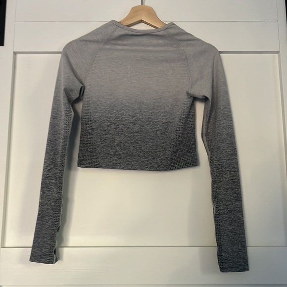 Never worn. PINK blue fitness crop top - Picture 5 of 5